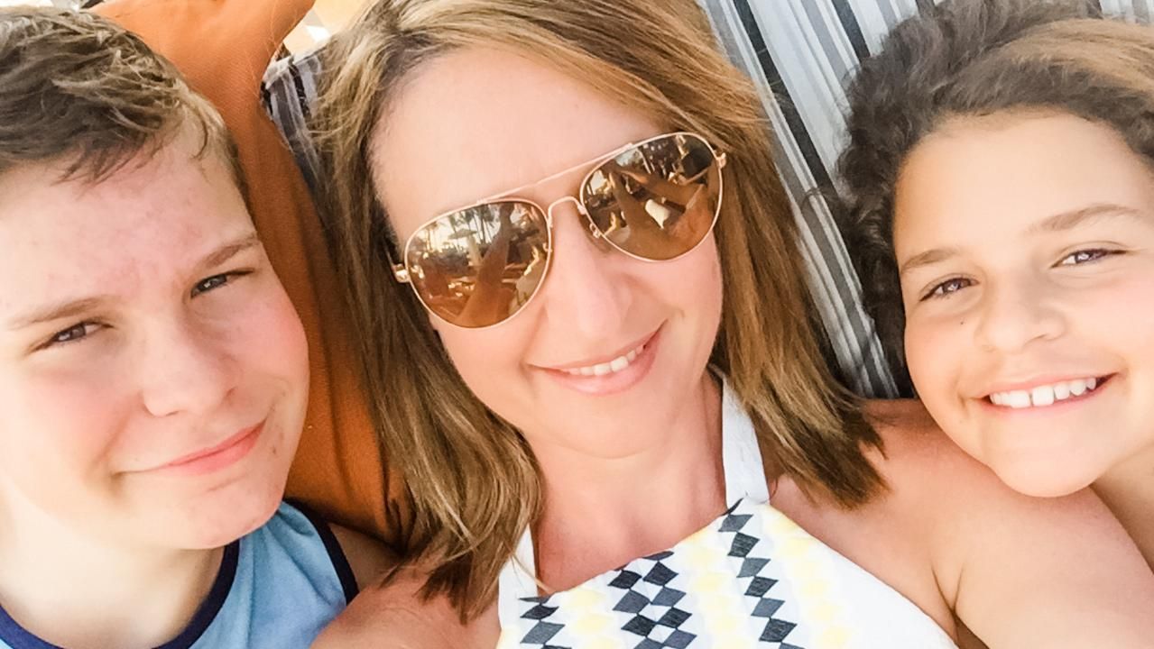 bat chap dai dich covid 19 van dua con di du lich