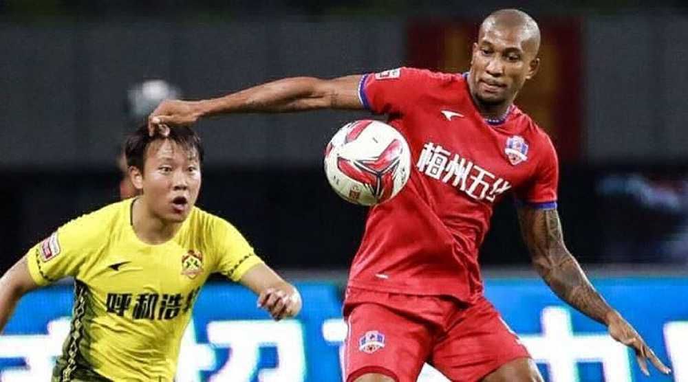 cau thu o trung quoc nhiem covid 19 cac clb thai lan lo lang