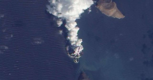 Hiện tượng thú vị: Hòn đảo 'mọc' giữa biển trong 4 ngày hon dao moc giua bien trong vong 4 ngay