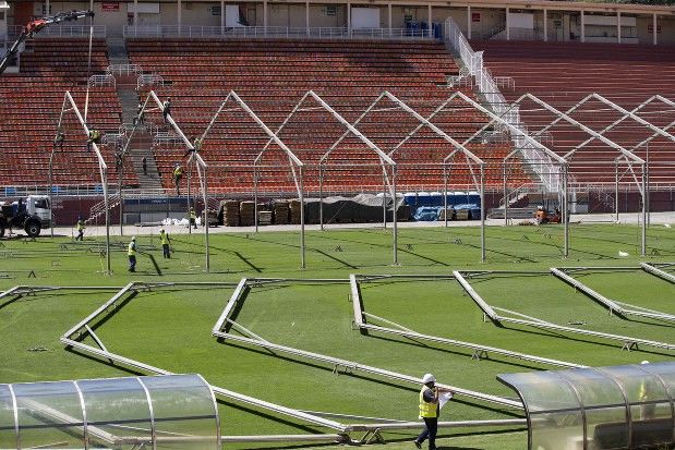 brazil san bong to chuc world cup bien thanh benh vien da chien chong covid 19