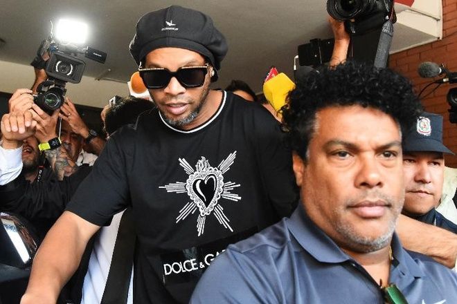 ronaldinho tiep tuc nhan tin xau o paraguay