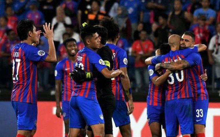 doi bong cua hoang than malaysia giam 13 luong vi covid 19