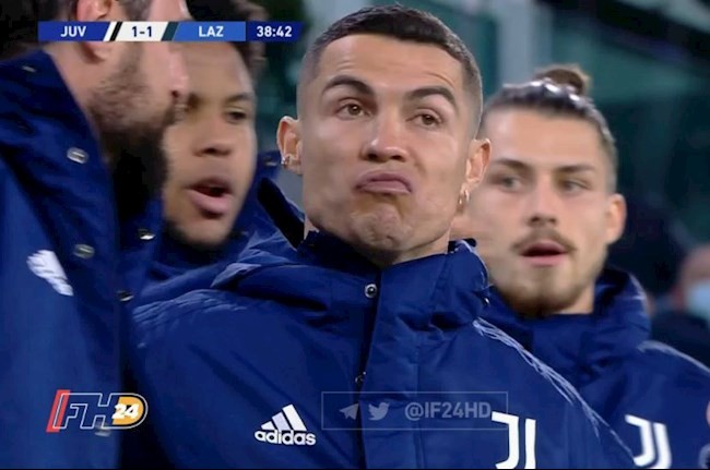 C.Ronaldo biểu hiện khác thường khi chứng kiến đồng đội ghi bàn