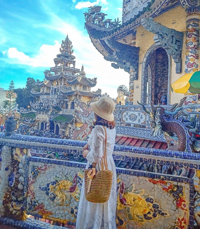 Ngôi chùa ve chai giữ nhiều kỷ lục nhất Việt Nam