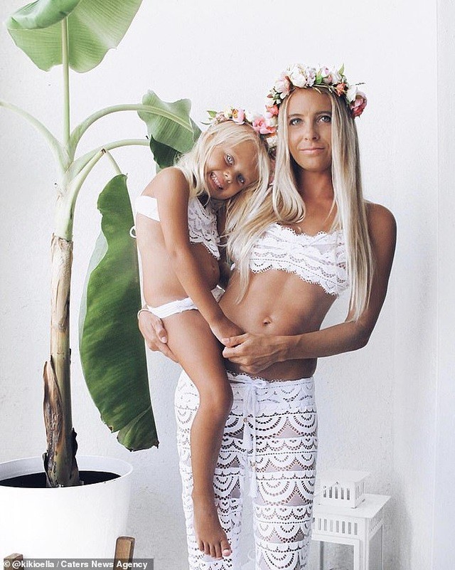 Nữ bồi bàn đổi đời nhờ đăng ảnh mặc đồ đôi với con gái trên mạng xã hội