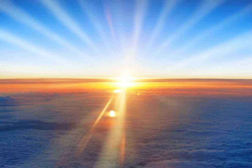 Hơi nóng và ánh sáng thoát ra từ lõi của Mặt Trời mất khoảng 1 triệu năm để đến được bề mặt của nó.