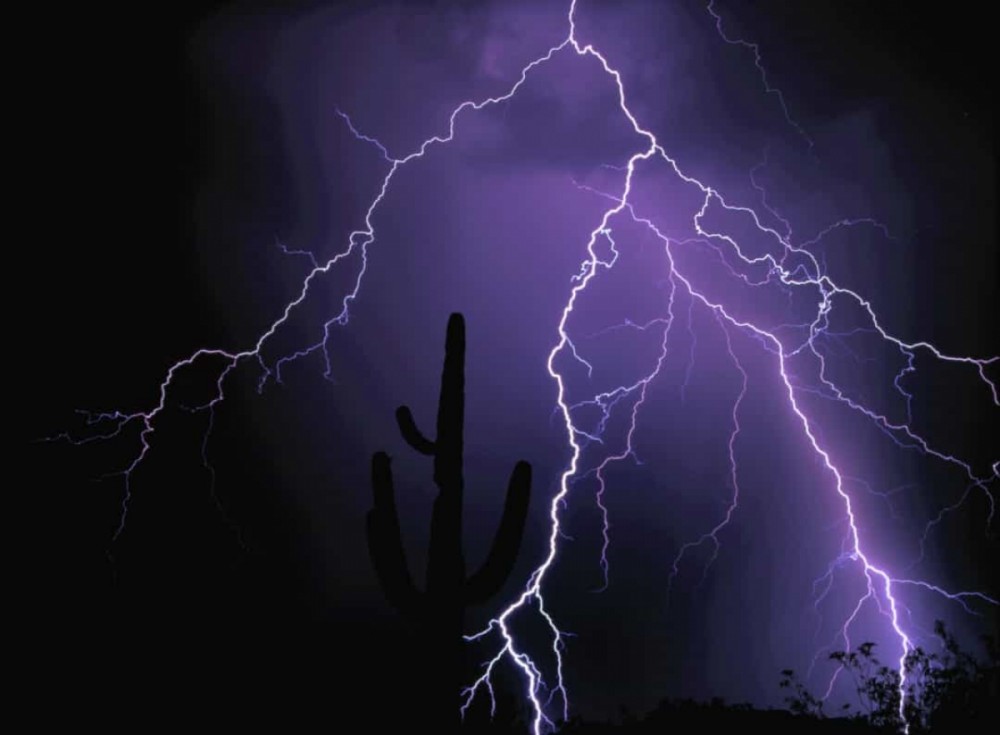 Theo một bài viết trên ABC Radio Perth, nguồn năng lượng từ chớp nóng gấp 5 lần bề mặt Mặt Trời.