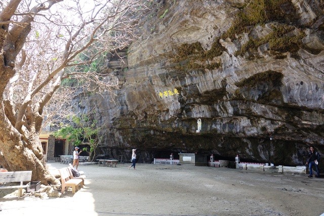 Ngôi chùa kỳ lạ trong hang đá núi lửa nghìn năm ở đảo Lý Sơn