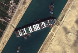 Ngày thứ 6 tắc cứng ở kênh đào Suez, 369 tàu chờ được 'giải tỏa'