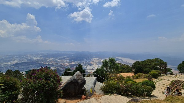 Trước kỳ nghỉ lễ 30/4, lượng khách du lịch tăng nhanh