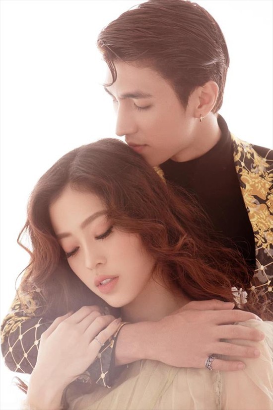 Á hậu Phương Nga