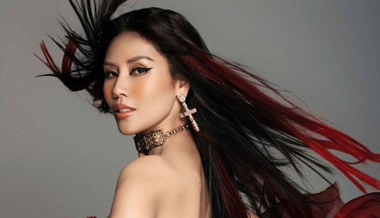 Á hậu Nguyễn Thị Loan hồi hộp kể hậu trường cảnh quay phim Bão ngầm Á hậu Nguyễn Thị Loan hồi hộp kể hậu trường cảnh quay phim Bão ngầm