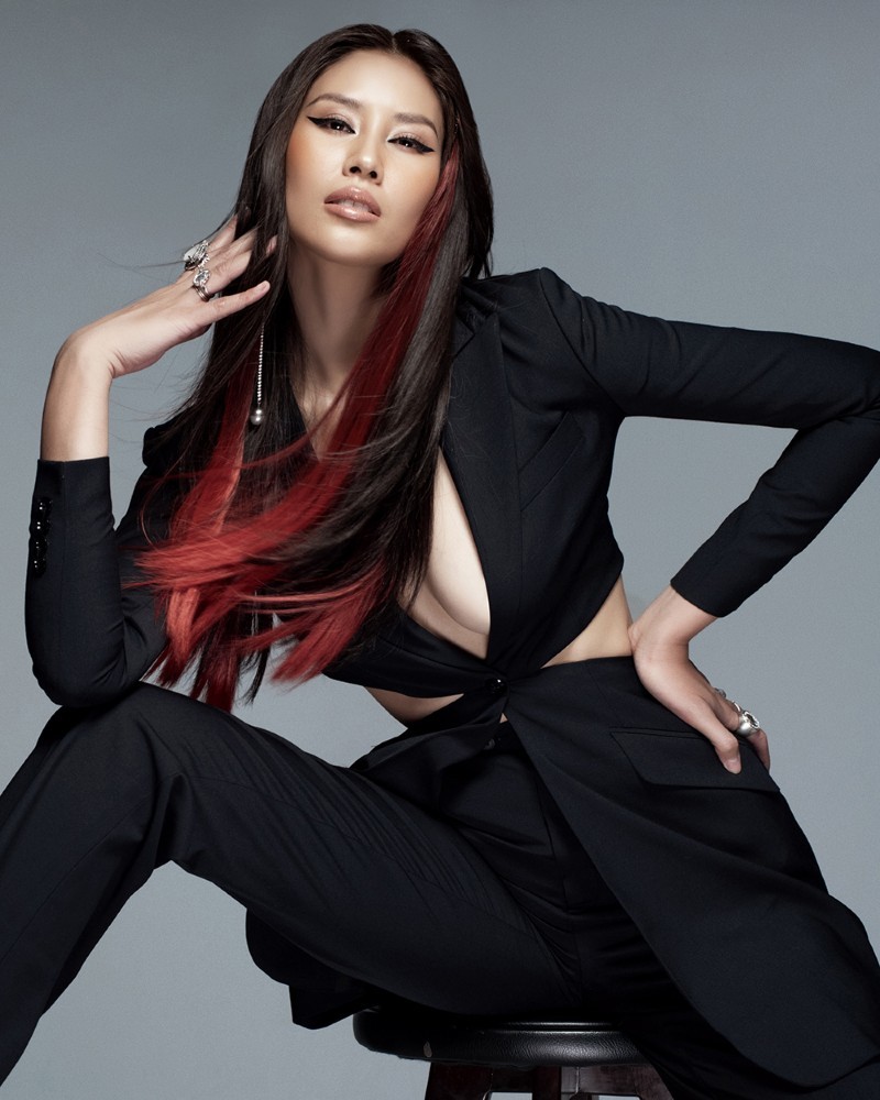 Ít xuất hiện trong vài năm gần đây, Nguyễn Thị Loan vẫn chăm chỉ luyện tập để giữ gìn sắc vóc. Không thể đến phòng gym vì ảnh hưởng của Covid-19, cô tự tập ở nhà và kết hợp nhiều môn khác nhau.