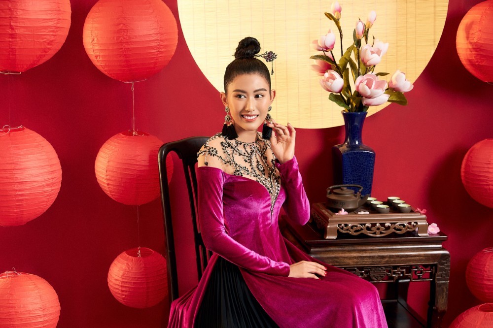 Bộ ảnh được thực hiện bởi êkíp gồm người mẫu Ngô Trúc Linh, nhiếp ảnh gia Thanh Liêm Đỗ, make up Diệp Nguyễn.