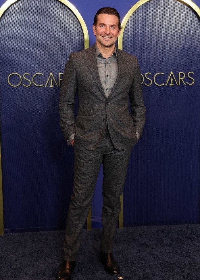 Tài tử Bradley Cooper - ngôi sao trong bộ phim 'Nightmare Alley' thuộc hạng mục Phim hay nhất. Tài tử Bradley Cooper - ngôi sao trong bộ phim 'Nightmare Alley' thuộc hạng mục Phim hay nhất.