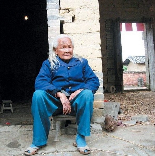 Câu chuyện về cụ bà sống lại giữa đám tang