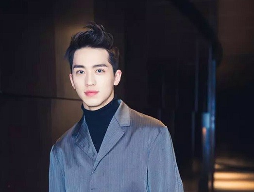 Hứa Ngụy Châu đăng ảnh đăng ký kết hôn