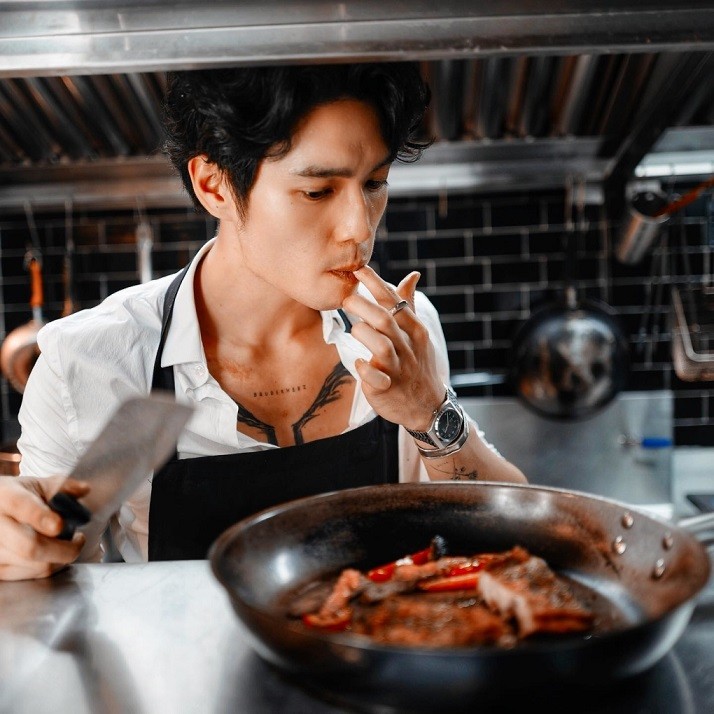 Ngoại hình cuốn hút của bạn trai Ngô Thanh Vân