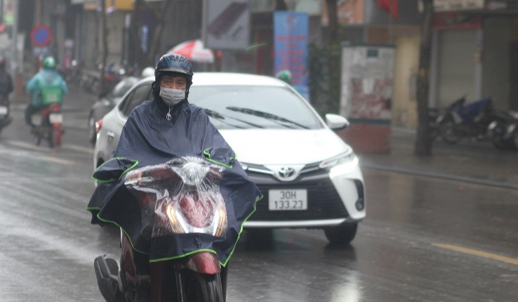 Dự báo thời tiết đêm nay và ngày mai (15-16/3): Bắc Bộ, Bắc Trung Bộ đêm và sáng sớm trời lạnh, mưa rảo rải rác; Tây Nguyên, Nam Bộ có nơi nắng nóng