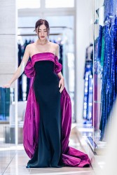 Lương Thùy Linh, Phương Anh mặn mà nhan sắc với đầm Elie Saab tại Pháp