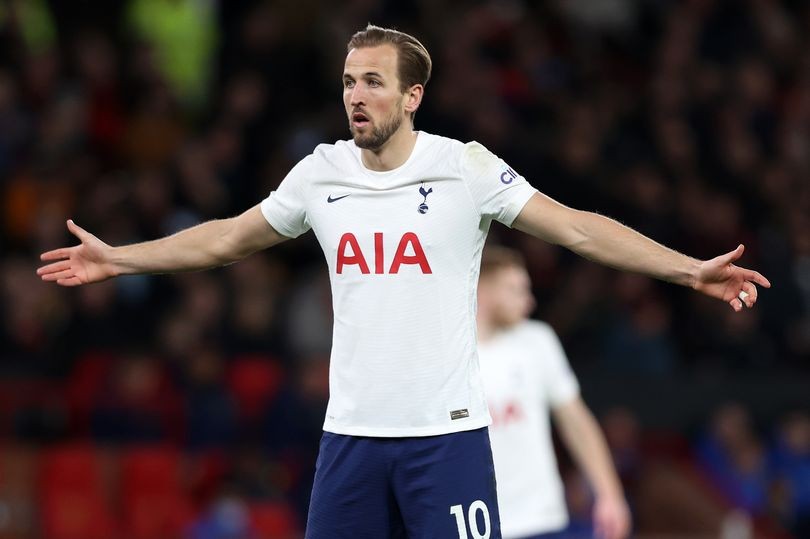 Chuyển nhượng cầu thủ: Barca mua Salah, Messi khó trở về;