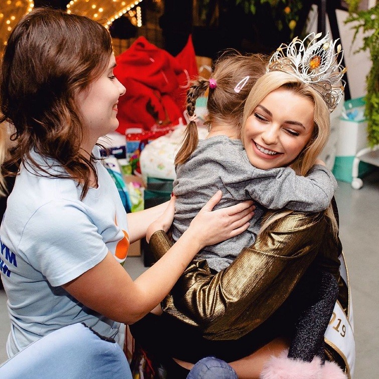 Vẻ đẹp ngọt ngào của tân Hoa hậu Thế giới 2021