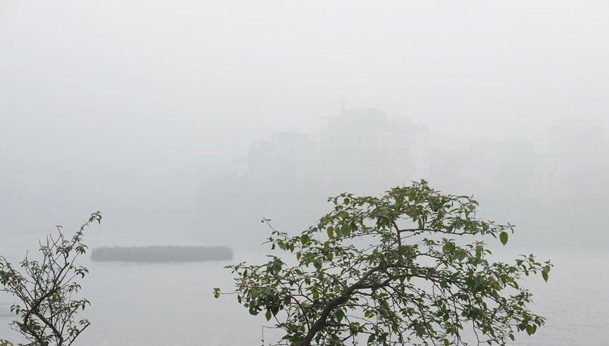 Dự báo thời tiết đêm nay và ngày mai (17-18/3): Bắc Bộ đêm và sáng sớm trời lạnh, mưa phùn và sương mù; Nam Bộ chiều tối mưa rào, dông, ngày nắng