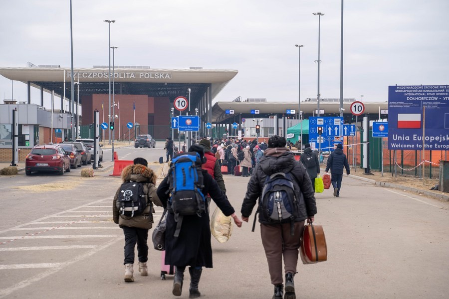 Nga-Ukraine thúc đẩy sơ tán dân thường qua các hành lang nhân đạo