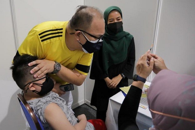 Malaysia: Tiêm vaccine là cách bảo vệ trẻ em trước tác hại của Covid-19