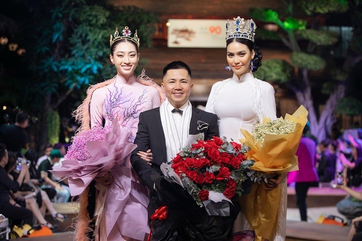 Lương Thùy Linh cùng dàn mỹ nhân Việt trình diễn show áo dài