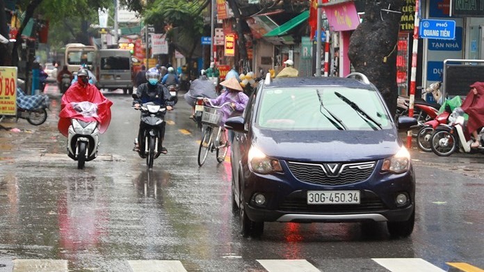 It was cold in Hanoi and the North, with scattered showers and thunderstorms, very heavy rain in the mountains;  Thunderstorm warning across the country