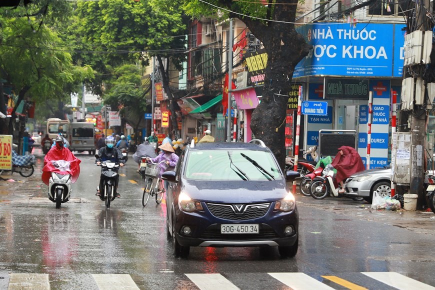 Dự báo thời tiết đêm nay và ngày mai (22-23/3): Hà Nội, Bắc Bộ trời rét, mưa rào và dông rải rác, vùng núi mưa rất to; Cảnh báo mưa dông trên toàn quố