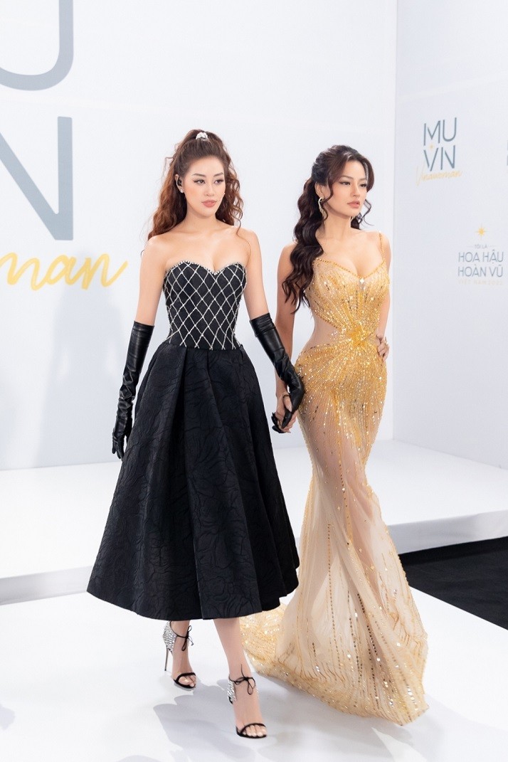 Khánh Vân cũng đầu tư nhiều váy áo cho vai trò host chương trình Tôi là Hoa hậu Hoàn vũ Việt Nam 2022.