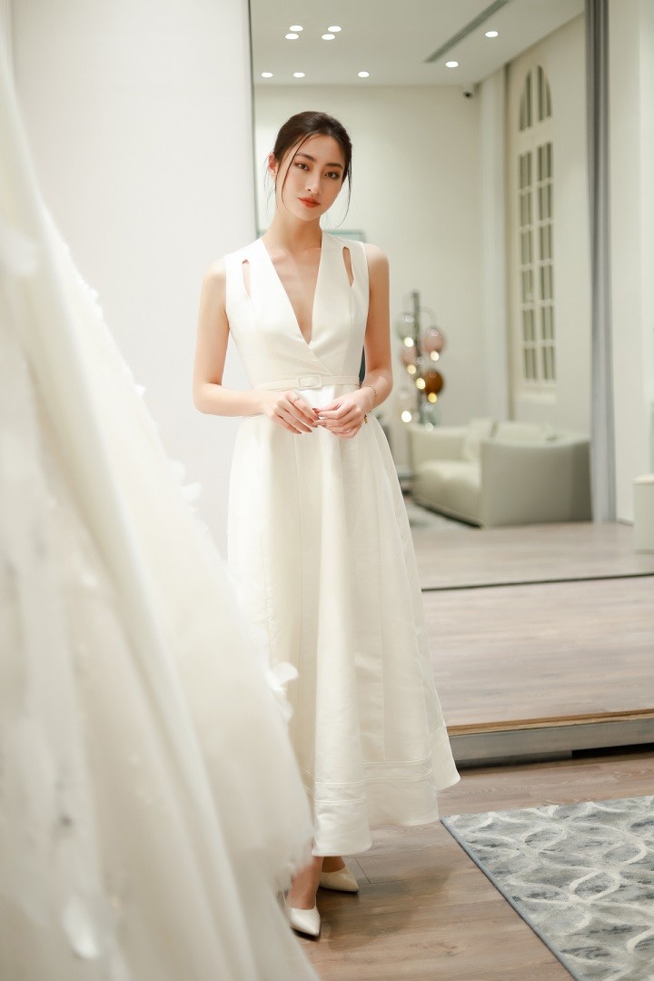 Dàn Hoa hậu Việt và Á hậu diện sắc trắng sang trọng dự sự kiện áo cưới