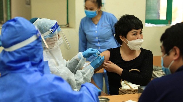 bo y te yeu cau tiep tuc tiem vaccine cho nguoi da mac covid19