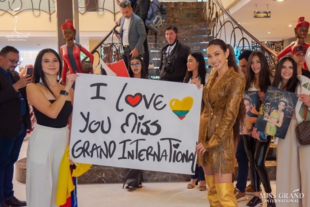 Tân Miss Grand International - Hoa hậu Thùy Tiên thân thiện tại Nam Mỹ