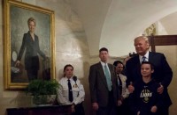 ong trump ra sac lenh thay doi chinh sach thi thuc cho lao dong nuoc ngoai