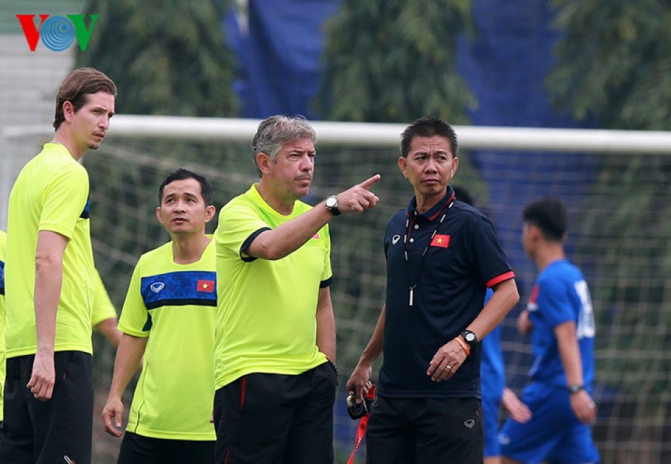 u20 viet nam tap luyen tich cuc o buoi tap dau tien tai duc