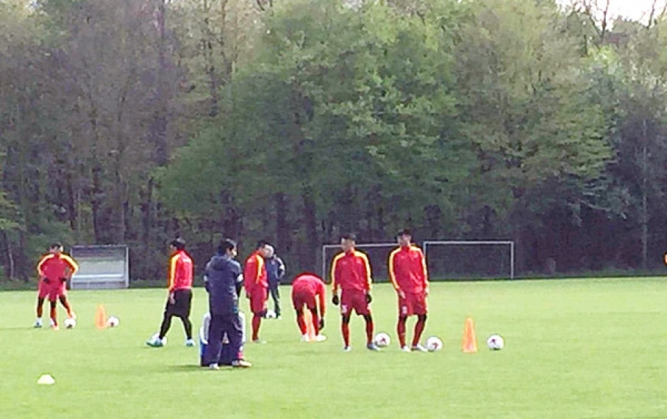u20 viet nam tap luyen tich cuc o buoi tap dau tien tai duc