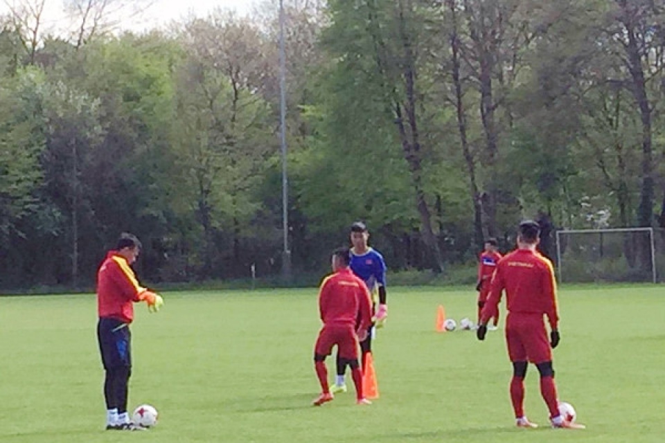 u20 viet nam tap luyen tich cuc o buoi tap dau tien tai duc