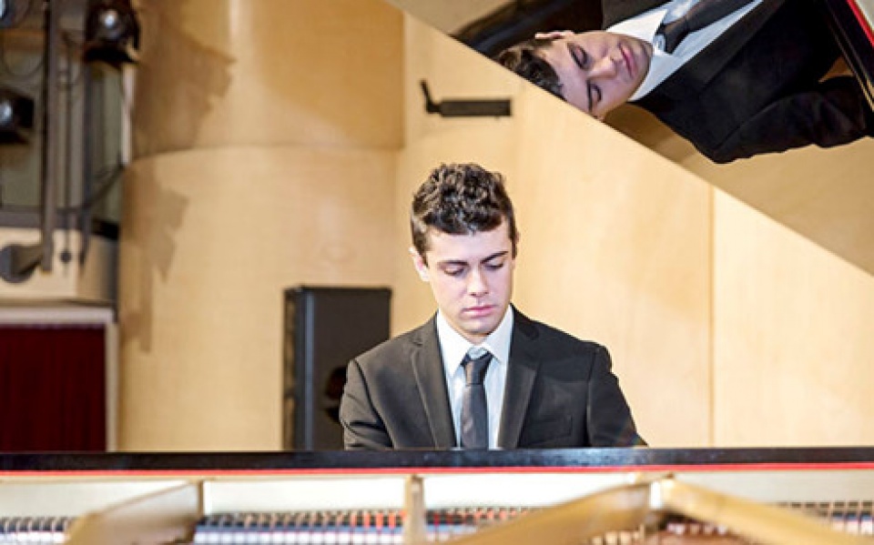 Nghệ sĩ piano tài hoa của Italy sẽ đến Việt Nam biểu diễn nghe si piano tai hoa cua italy se den viet nam bieu dien