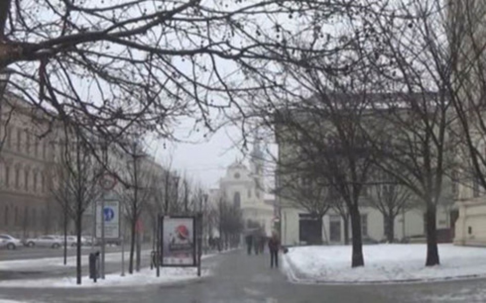 Tuyết rơi bất thường tại các nước Trung Âu tuyet roi bat thuong tai cac nuoc trung au