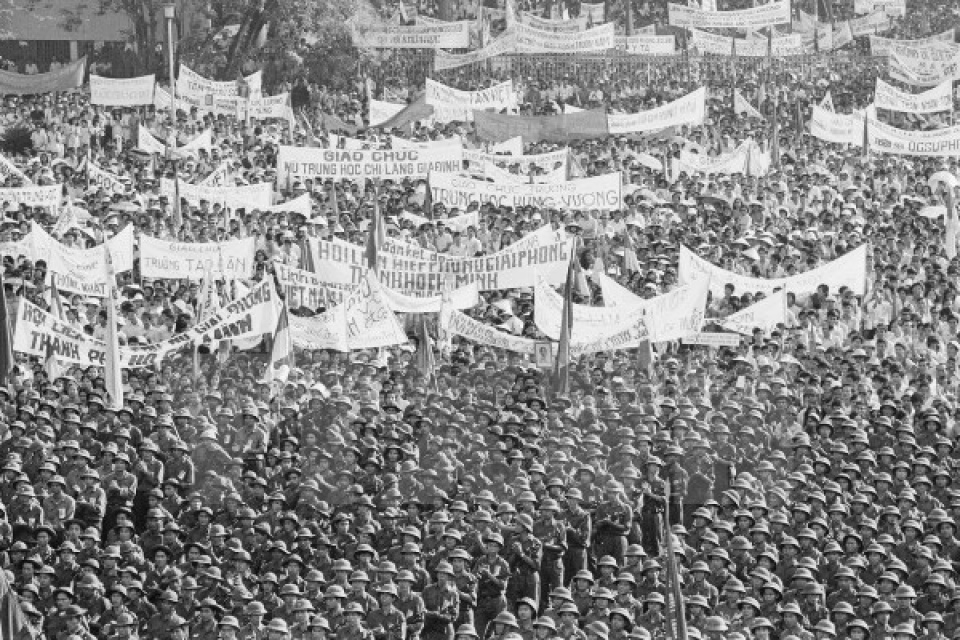 mua ban quyen 2 phim tu lieu ve bac ho do nuoc ngoai san xuat