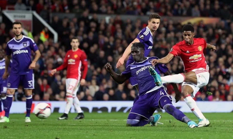 xac dinh 4 doi vao ban ket europa league