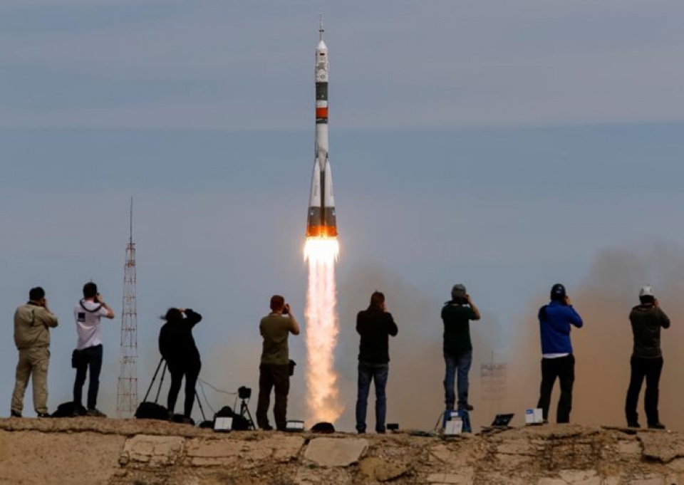 tau vu tru soyuz ms 04 roi be phong huong toi tram iss