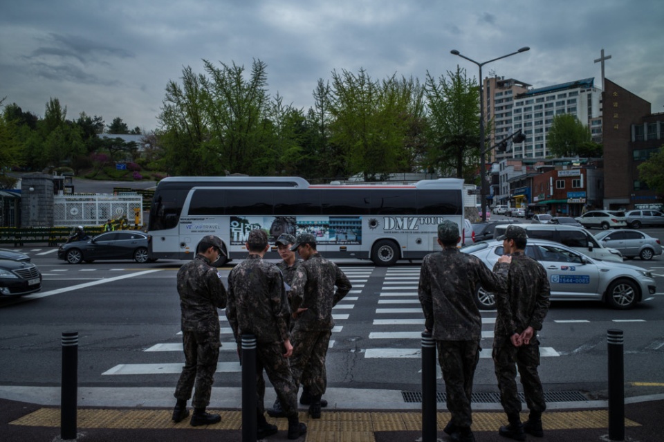 nguoi han quoc qua ban de lo ve chien tranh voi trieu tien