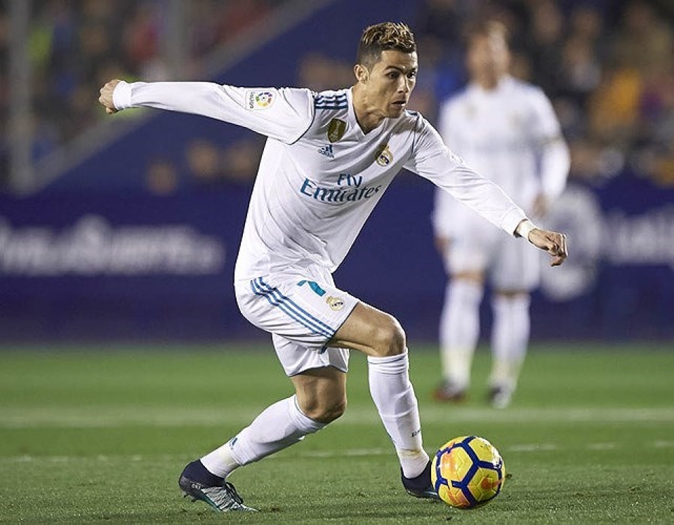 doi hinh ket hop real va juventus noi khiep so cua troi au