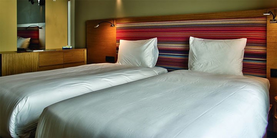 tiet lo 10 bi kip du lich cua tiep vien hang khong