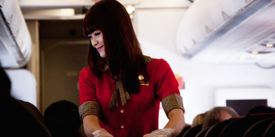 tiet lo 10 bi kip du lich cua tiep vien hang khong