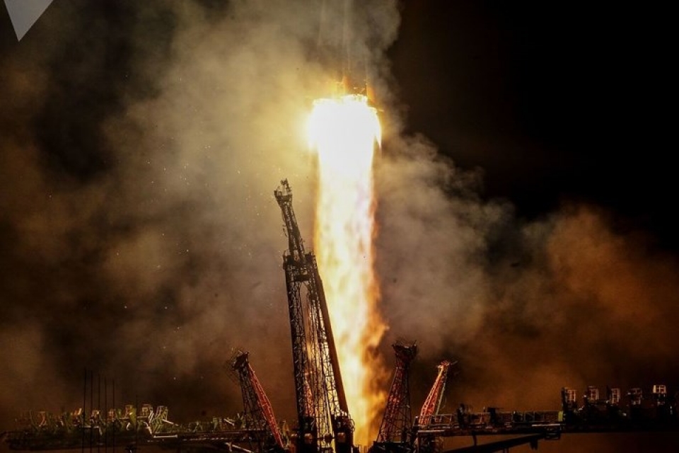 ngo ngang truoc ve dep cua vu tru bao la